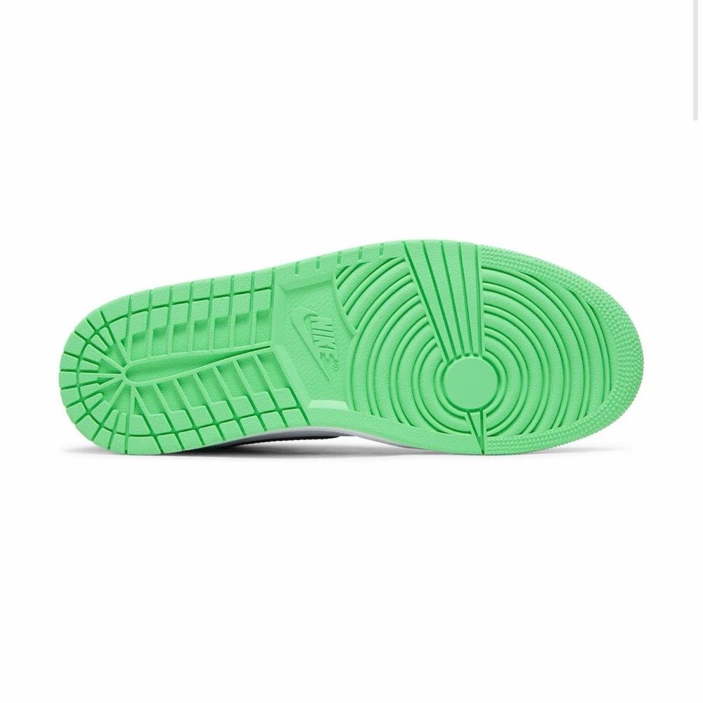 Air Jordan 1 Retro High OG 'Green Glow' - Picture 4 of 16